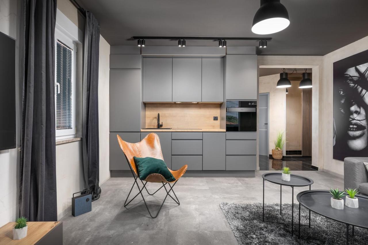 Luxury Elit Apartment Pola Esterno foto